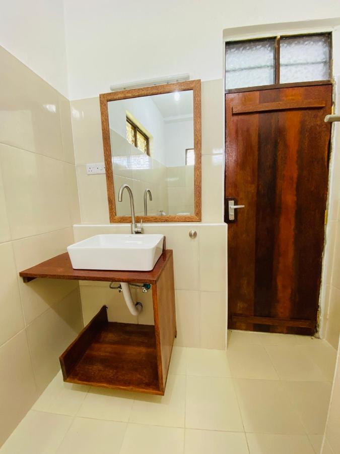 Habibis Bottle House Bed & Breakfast Nungwi Dış mekan fotoğraf