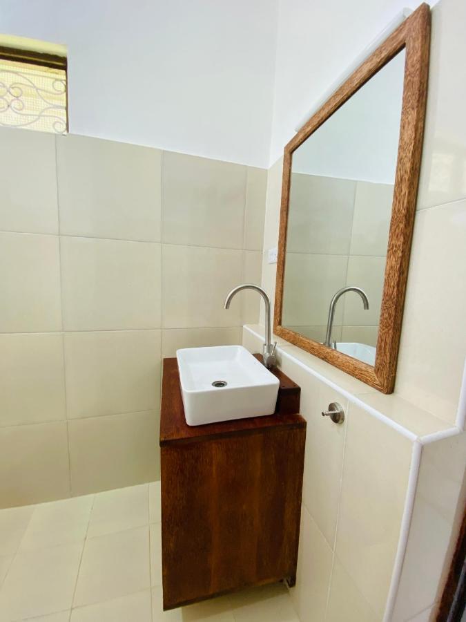 Habibis Bottle House Bed & Breakfast Nungwi Dış mekan fotoğraf